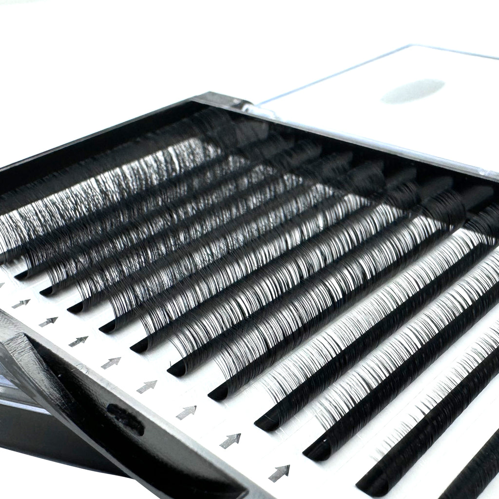 Secure a bulk supply of 0.03 DD Curl individual eyelashes for lash professionals and technicians. Wholesale orders available for eyelash extensions to elevate your beauty business. Asegure un suministro a granel de pestañas individuales 0.03 DD Curl para profesionales y técnicos de pestañas. Pedidos al por mayor disponibles de extensiones de pestañas para elevar su negocio de belleza.